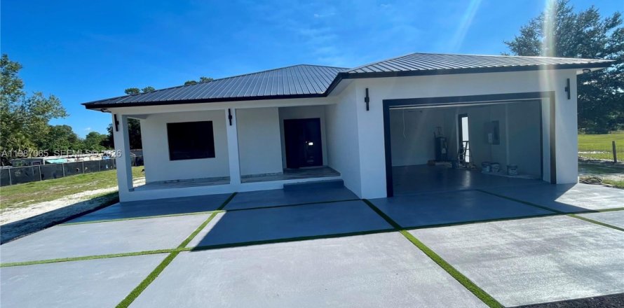 Дом в Клуистон, Флорида 4 спальни, 174.84м2 № 2047701