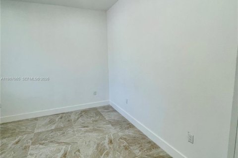 Снять в аренду виллу или дом в Клуистон, Флорида 4 спальни, 174.84м2, № 2047701 - фото 27