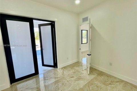 Снять в аренду виллу или дом в Клуистон, Флорида 4 спальни, 174.84м2, № 2047701 - фото 16