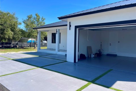 Снять в аренду виллу или дом в Клуистон, Флорида 4 спальни, 174.84м2, № 2047701 - фото 8