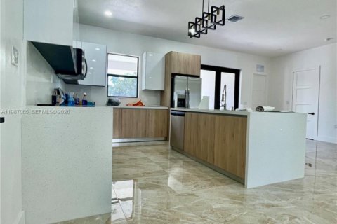 Снять в аренду виллу или дом в Клуистон, Флорида 4 спальни, 174.84м2, № 2047701 - фото 21