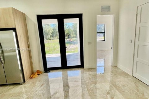 Снять в аренду виллу или дом в Клуистон, Флорида 4 спальни, 174.84м2, № 2047701 - фото 9