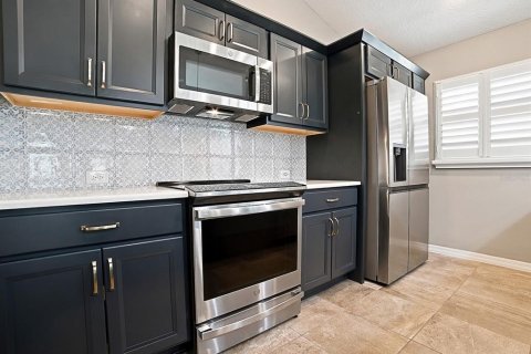 House in The Villages, Florida 3 bedrooms, 168.15 sq.m. № 2147501 - photo 6