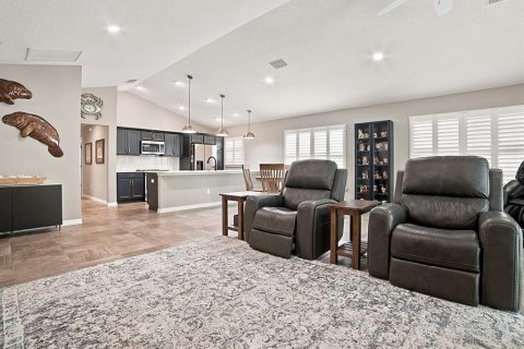 House in The Villages, Florida 3 bedrooms, 168.15 sq.m. № 2147501 - photo 12