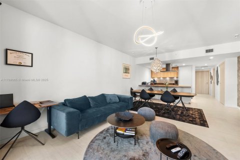 Condo in Miami, Florida, 1 bedroom № 1935508 - photo 6
