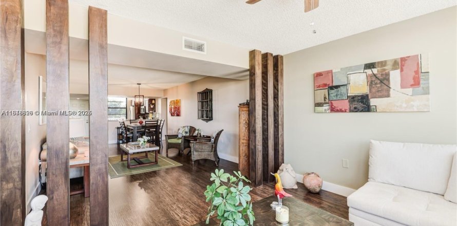 Condominio en Davie, Florida, 3 dormitorios № 1936782
