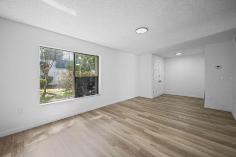 Touwnhouse à vendre à Casselberry, Floride: 3 chambres, 142.33 m2 № 2391152 - photo 15