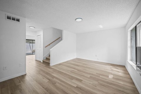 Touwnhouse à vendre à Casselberry, Floride: 3 chambres, 142.33 m2 № 2391152 - photo 10