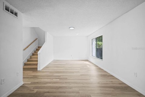 Touwnhouse à vendre à Casselberry, Floride: 3 chambres, 142.33 m2 № 2391152 - photo 9