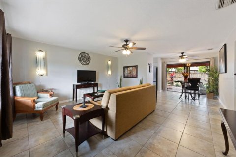 House in Saint Petersburg, Florida 3 bedrooms, 97.55 sq.m. № 1746517 - photo 3