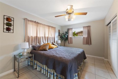 House in Saint Petersburg, Florida 3 bedrooms, 97.55 sq.m. № 1746517 - photo 10