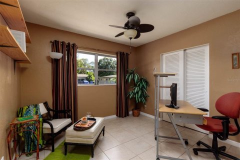 House in Saint Petersburg, Florida 3 bedrooms, 97.55 sq.m. № 1746517 - photo 12