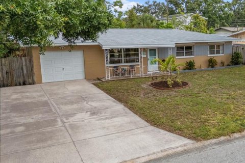 House in Saint Petersburg, Florida 3 bedrooms, 97.55 sq.m. № 1746517 - photo 17