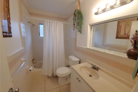 House in Saint Petersburg, Florida 3 bedrooms, 97.55 sq.m. № 1746517 - photo 15