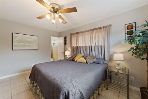 House in Saint Petersburg, Florida 3 bedrooms, 97.55 sq.m. № 1746517 - photo 9