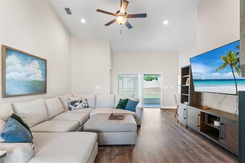 House in Lakeland, Florida 4 bedrooms, 174.28 sq.m. № 1909757 - photo 15