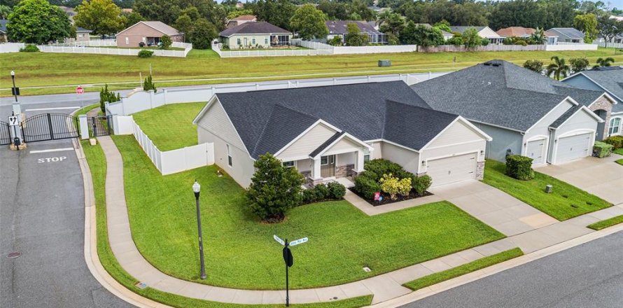 House in Lakeland, Florida 4 bedrooms, 174.28 sq.m. № 1909757