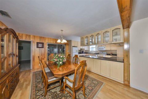 House in Tampa, Florida 3 bedrooms, 183.57 sq.m. № 1545951 - photo 7