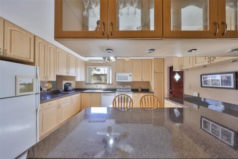 House in Tampa, Florida 3 bedrooms, 183.57 sq.m. № 1545951 - photo 15