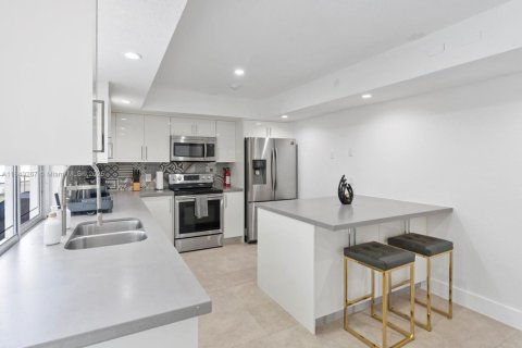 Купить виллу или дом в Холливуд, Флорида 5 спален, 213.58м2, № 1946475 - фото 8