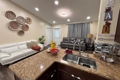 House in Orlando, Florida 3 bedrooms, 123.75 sq.m. № 1902097 - photo 11