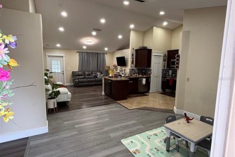 House in Orlando, Florida 3 bedrooms, 123.75 sq.m. № 1902097 - photo 5