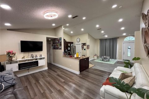 House in Orlando, Florida 3 bedrooms, 123.75 sq.m. № 1902097 - photo 13
