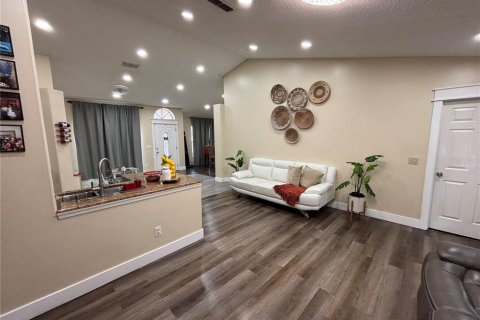 House in Orlando, Florida 3 bedrooms, 123.75 sq.m. № 1902097 - photo 14