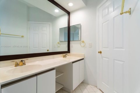 Condominio en venta en Aventura, Florida, 3 dormitorios, 122.63 m2 № 2088754 - foto 19