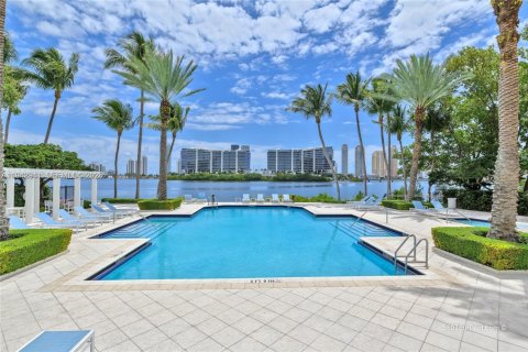 Condominio en Aventura, Florida, 3 dormitorios  № 2088754