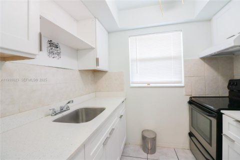 Apartment in Hallandale Beach, Florida 1 bedroom, 65.03 sq.m. № 1994608 - photo 6