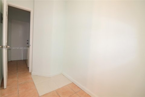 Apartment in Hallandale Beach, Florida 1 bedroom, 65.03 sq.m. № 1994608 - photo 16