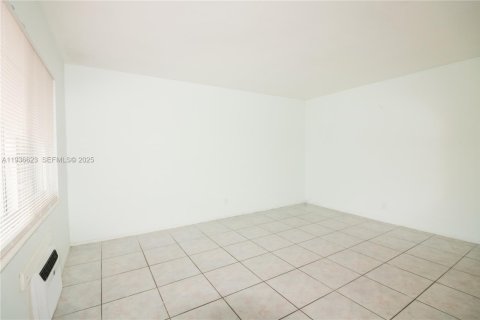 Apartment in Hallandale Beach, Florida 1 bedroom, 65.03 sq.m. № 1994608 - photo 2