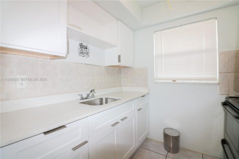 Apartment in Hallandale Beach, Florida 1 bedroom, 65.03 sq.m. № 1994608 - photo 5