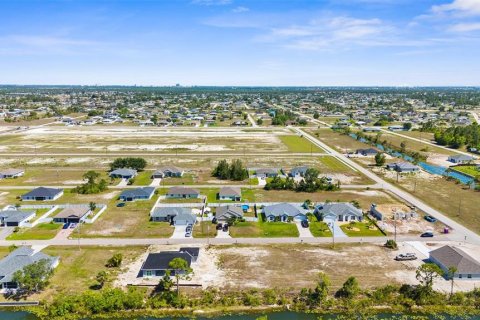 Land in Cape Coral, Florida № 1690877 - photo 9