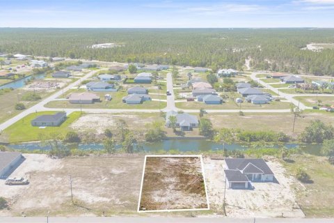 Land in Cape Coral, Florida № 1690877 - photo 2