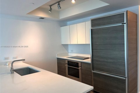 Condo in Miami, Florida, 2 bedrooms  № 1924743 - photo 2