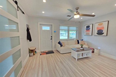 Villa ou maison à louer à Oakland Park, Floride: 3 chambres, 91.23 m2 № 1956702 - photo 3