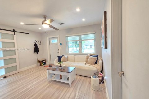 Villa ou maison à louer à Oakland Park, Floride: 3 chambres, 91.23 m2 № 1956702 - photo 4