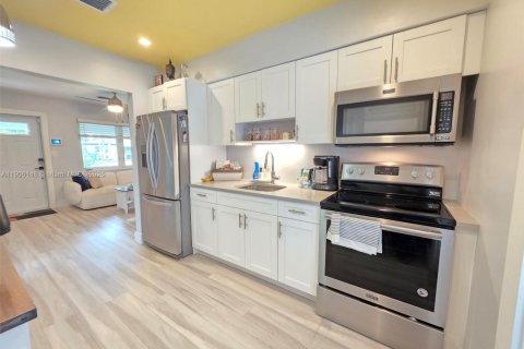 Villa ou maison à louer à Oakland Park, Floride: 3 chambres, 91.23 m2 № 1956702 - photo 1