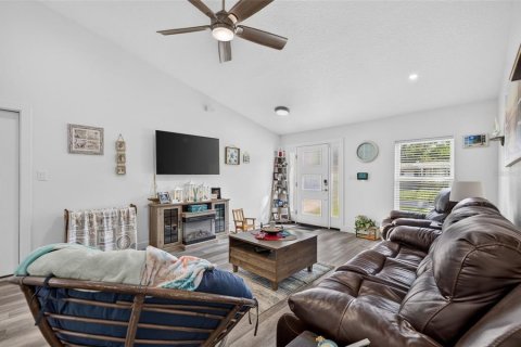 House in Oak Hill, Florida 3 bedrooms, 128.39 sq.m. № 2428702 - photo 8