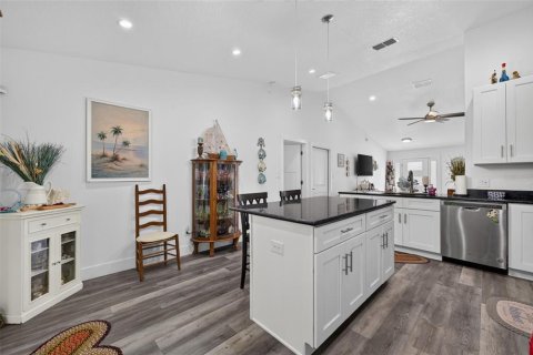 House in Oak Hill, Florida 3 bedrooms, 128.39 sq.m. № 2428702 - photo 14