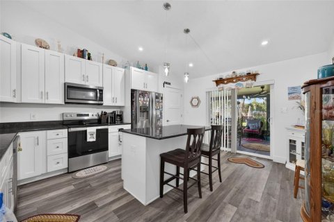 House in Oak Hill, Florida 3 bedrooms, 128.39 sq.m. № 2428702 - photo 12