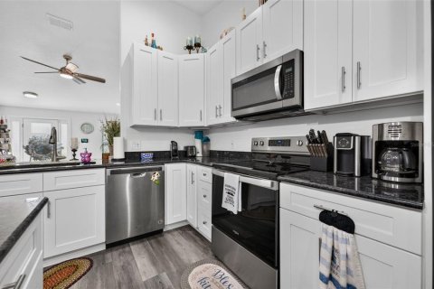 House in Oak Hill, Florida 3 bedrooms, 128.39 sq.m. № 2428702 - photo 16