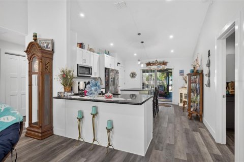 House in Oak Hill, Florida 3 bedrooms, 128.39 sq.m. № 2428702 - photo 9