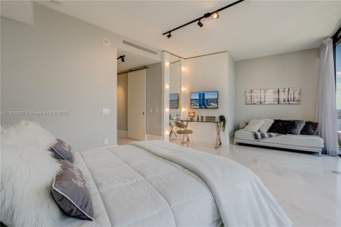 Condo in Sunny Isles Beach, Florida, 3 bedrooms № 2081912 - photo 22