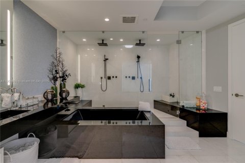 Condo in Sunny Isles Beach, Florida, 3 bedrooms № 2081912 - photo 24