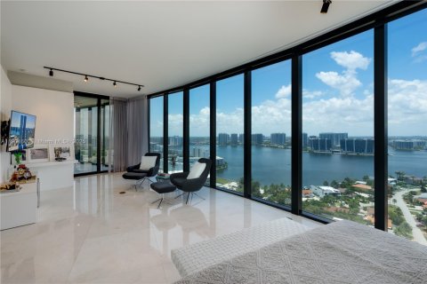 Condo in Sunny Isles Beach, Florida, 3 bedrooms № 2081912 - photo 14