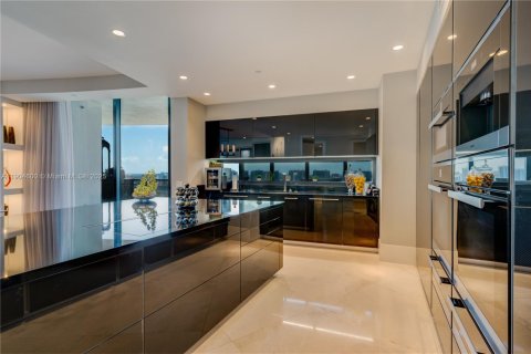 Condo in Sunny Isles Beach, Florida, 3 bedrooms № 2081912 - photo 8