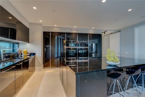 Condo in Sunny Isles Beach, Florida, 3 bedrooms № 2081912 - photo 10